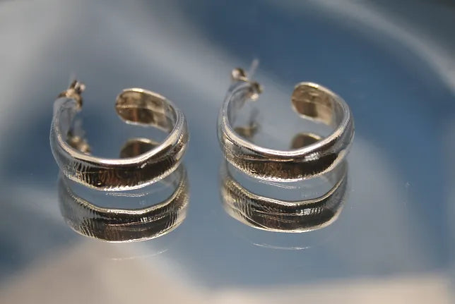 Classic Fingerprint Hoops