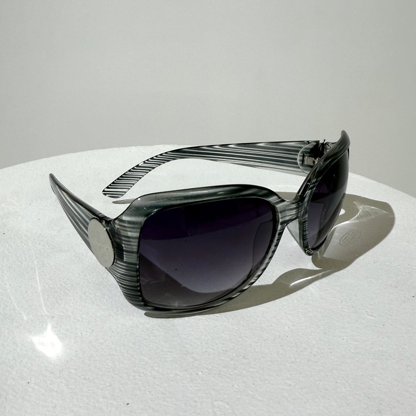 Large Vikki 2000s Oversized Sunglasses