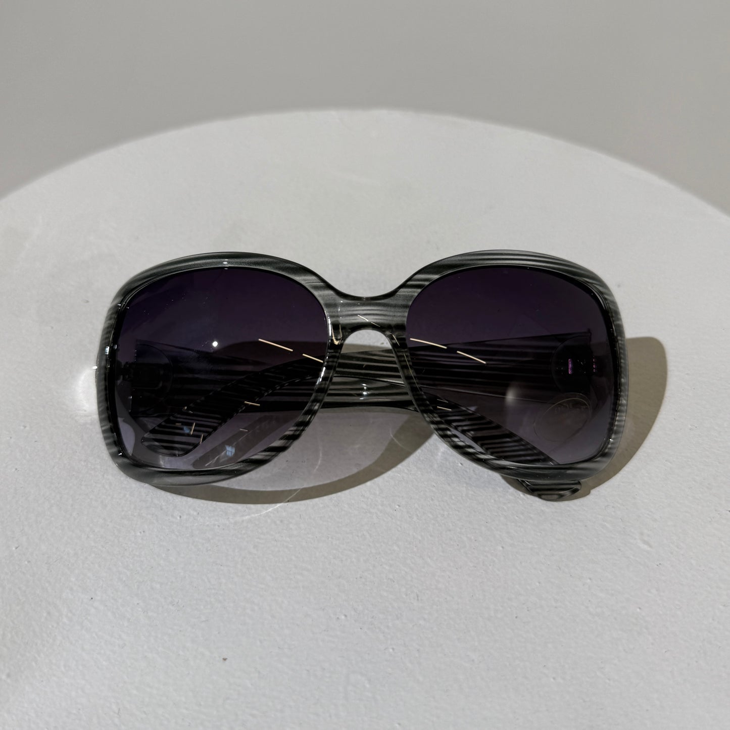 Large Vikki 2000s Oversized Sunglasses